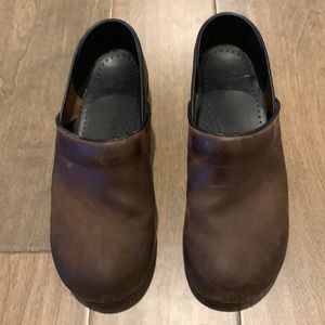 Barely worn men’s Dansko clog size 45 (12 US).